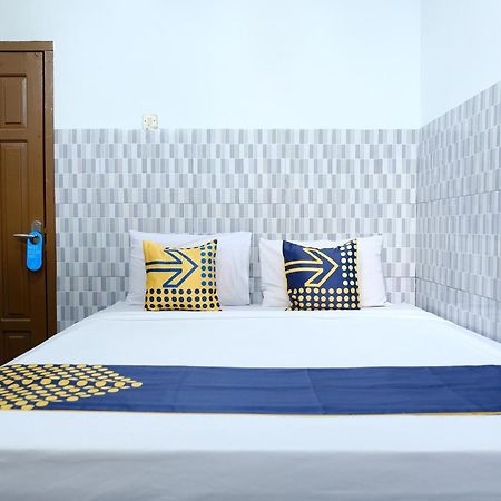 Oyo 2766 Kezia Kost Hotell Tanjung Pandan Eksteriør bilde