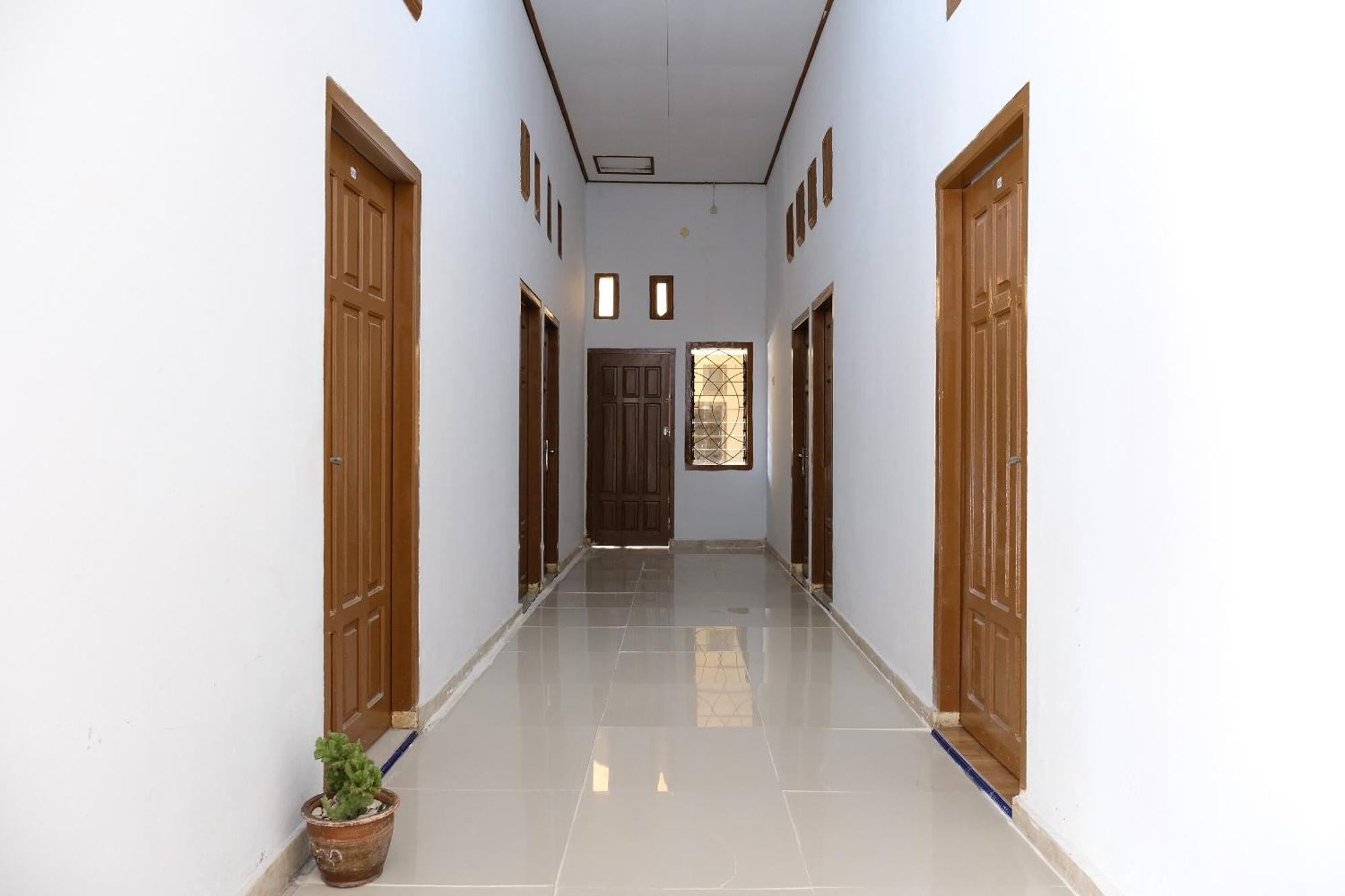 Oyo 2766 Kezia Kost Hotell Tanjung Pandan Eksteriør bilde