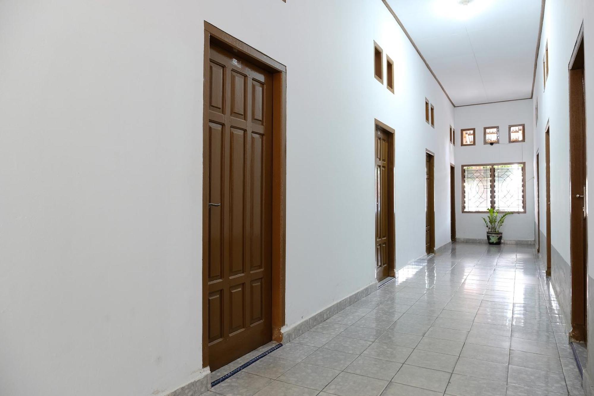 Oyo 2766 Kezia Kost Hotell Tanjung Pandan Eksteriør bilde