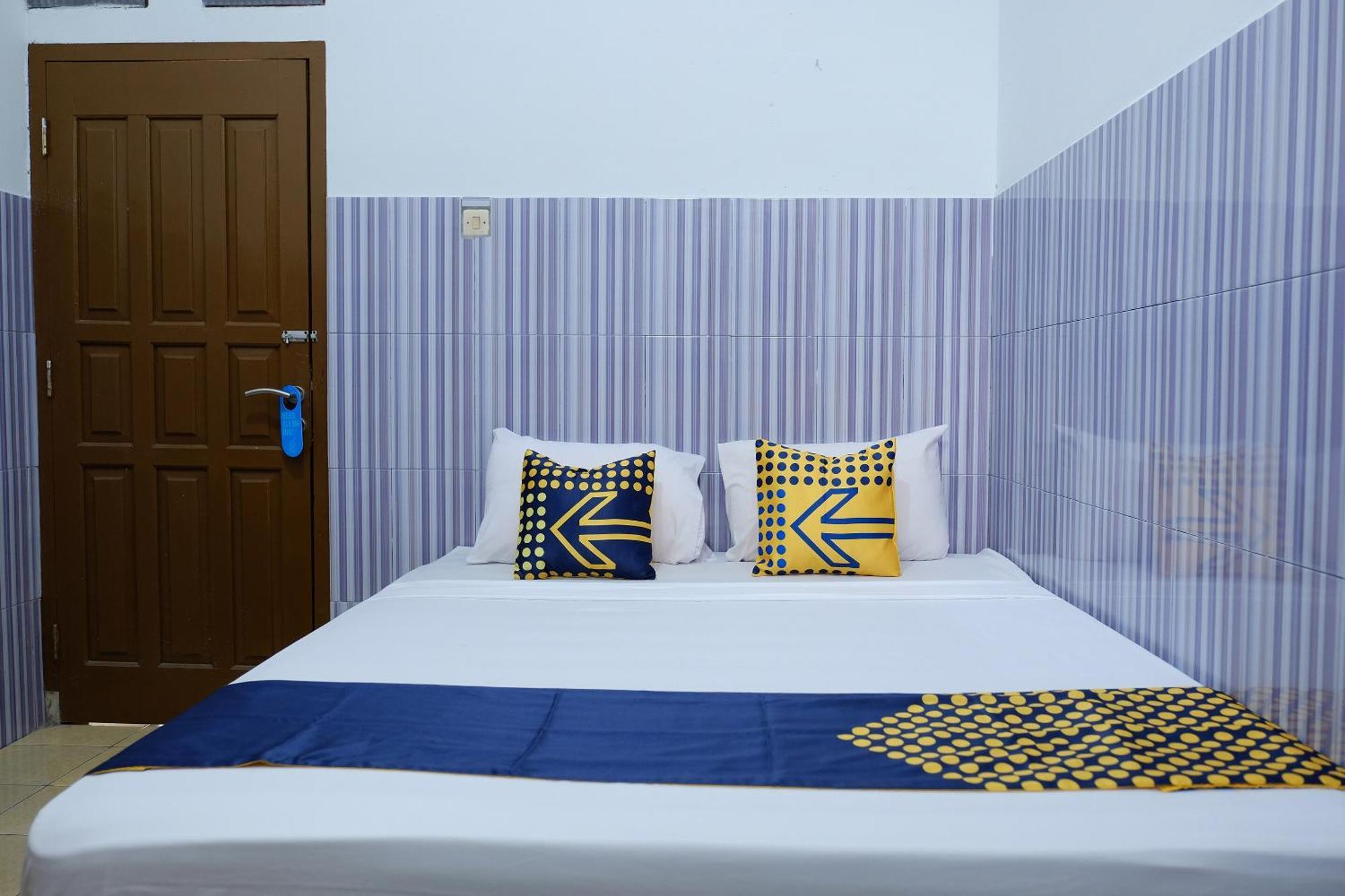 Oyo 2766 Kezia Kost Hotell Tanjung Pandan Eksteriør bilde